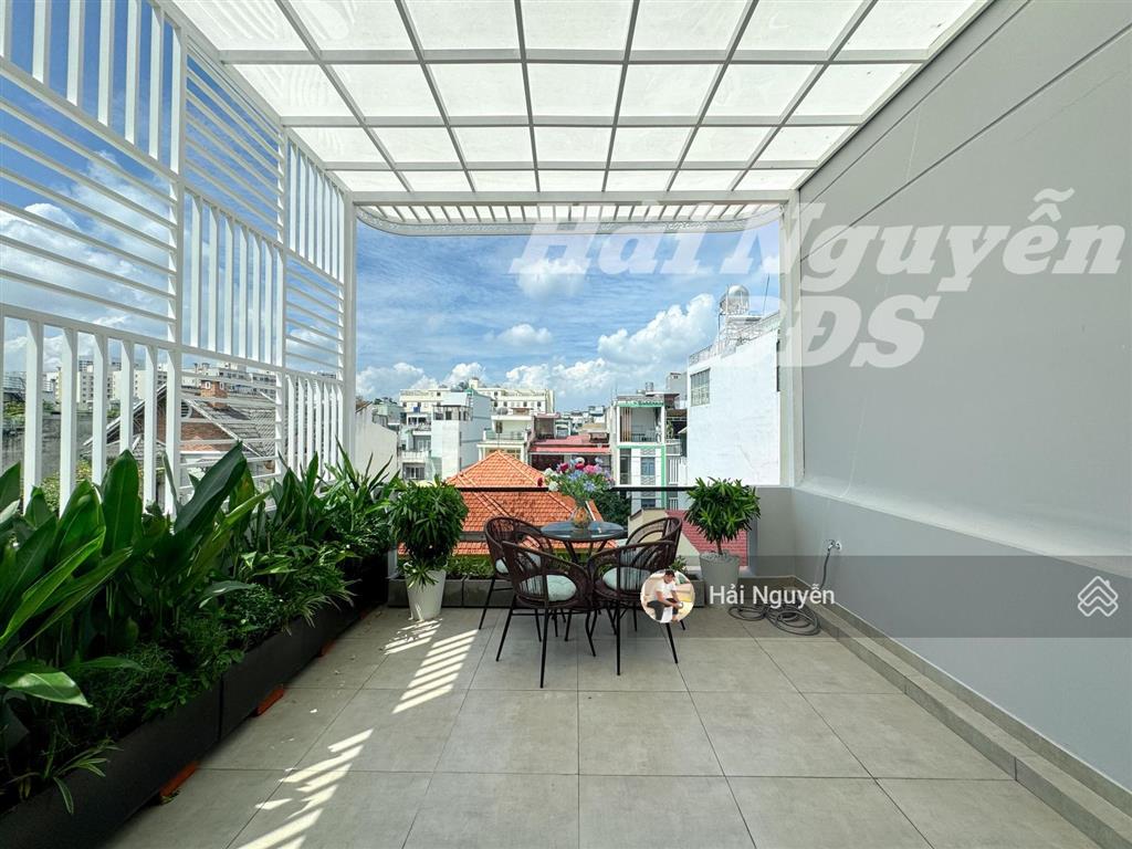 Nhà 3 lầu full nội thất hẻm xe hơi đường nguyễn thị thập  q7