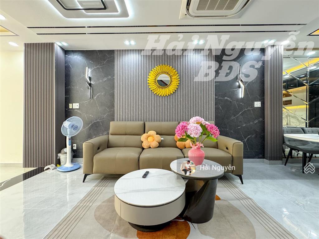 Nhà 3 lầu full nội thất hẻm xe hơi đường nguyễn thị thập  q7