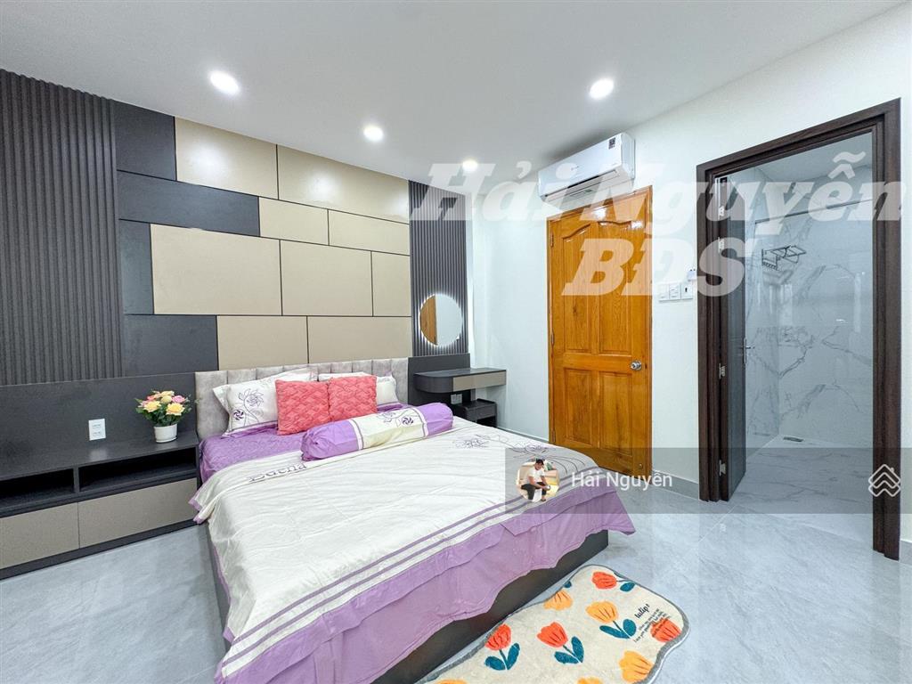 Nhà 3 lầu full nội thất hẻm xe hơi đường nguyễn thị thập  q7