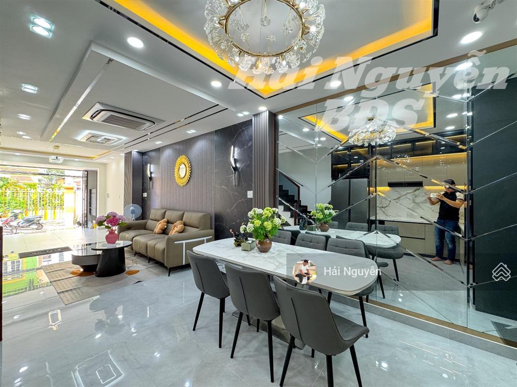 Nhà 3 lầu full nội thất hẻm xe hơi đường nguyễn thị thập  q7