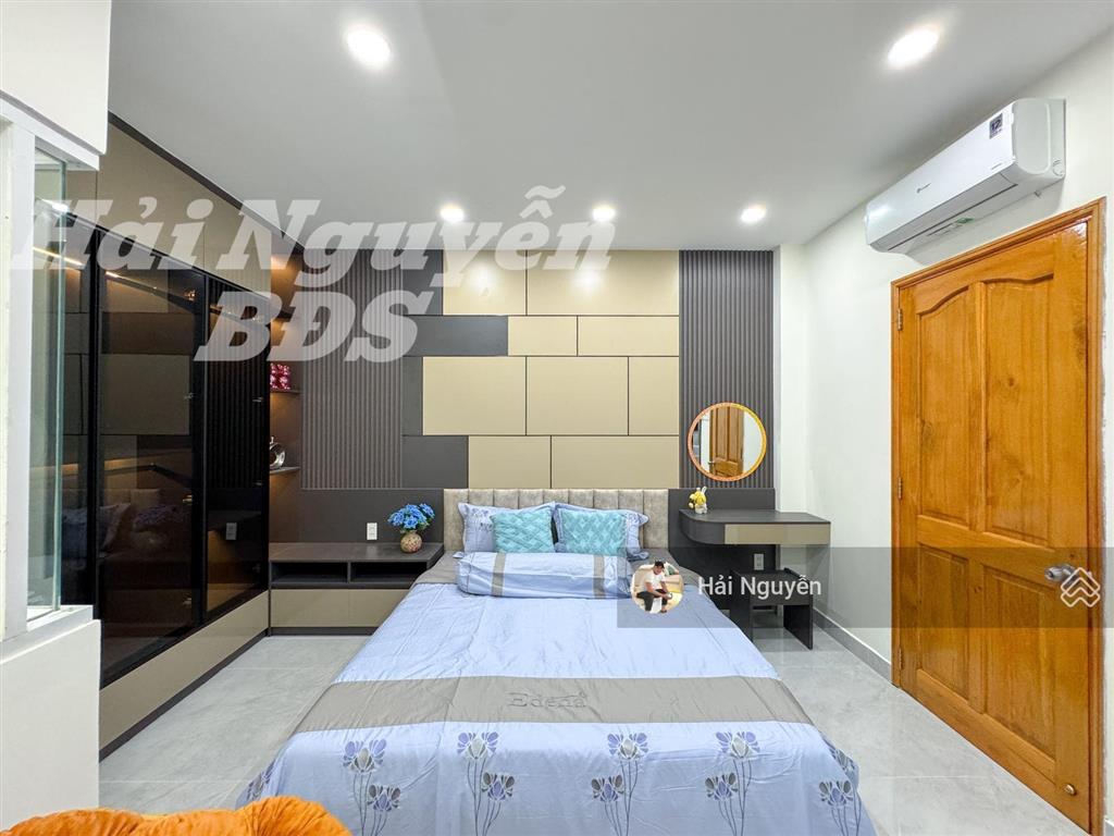 Nhà 3 lầu full nội thất hẻm xe hơi đường nguyễn thị thập  q7