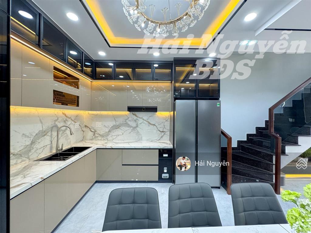 Nhà 3 lầu full nội thất hẻm xe hơi đường nguyễn thị thập  q7