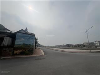 Cần tiền bán mảnh đất view hồ tại gia lâm, hn, đường 3 xe tải tránh kinh doanh mọi mặt hàng