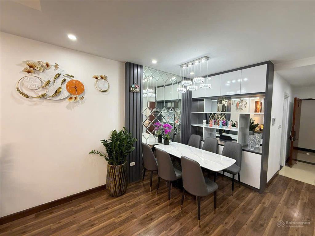 Chính chủ cho thuê căn 2 ngủ chung cư thái hà 43 phạm văn đồng giá chỉ 9.5tr