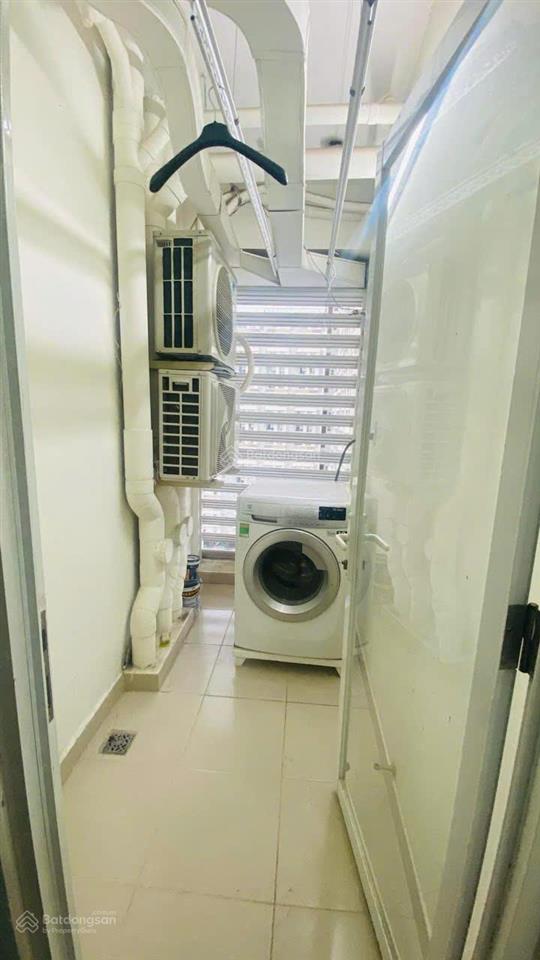 Bán căn góc có ban công flora fuji  nam long  quận 9 2pn/68m giá 3,9ty,full nội thất.0962781***