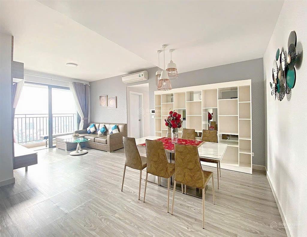 Bán căn góc có ban công flora fuji  nam long  quận 9 2pn/68m giá 3,9ty,full nội thất.0962781***