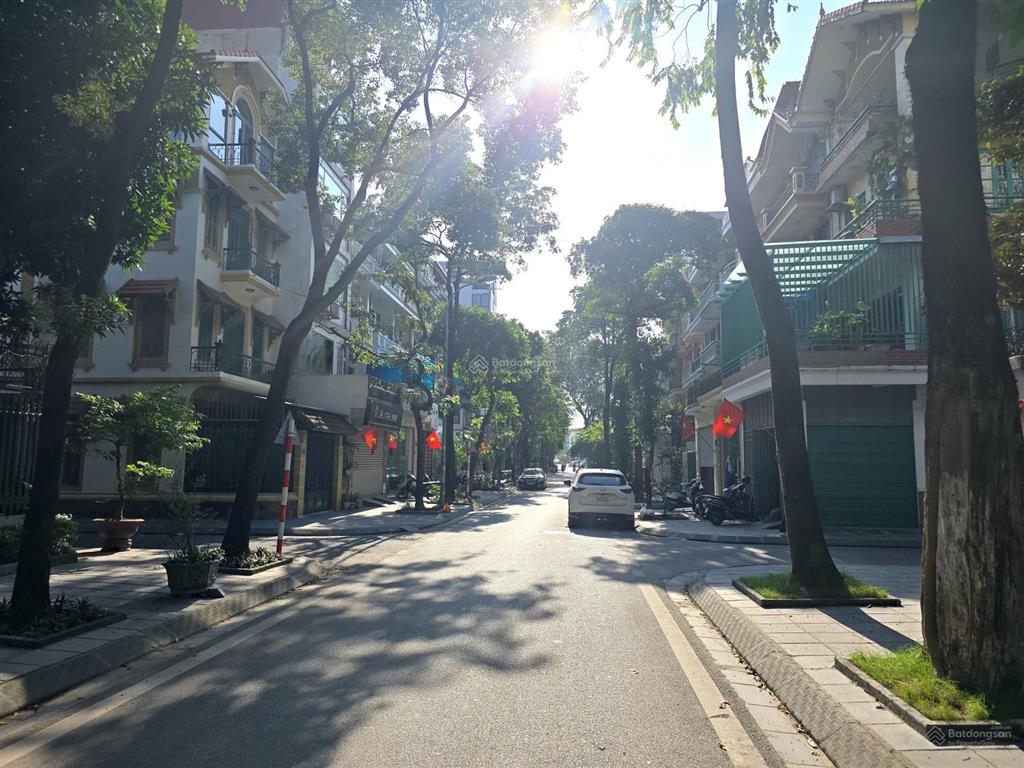 Bán gấp đất láng hạ  mặt tiền 13.4m  225m2  41 tỷ thiện chí bán trước tết !