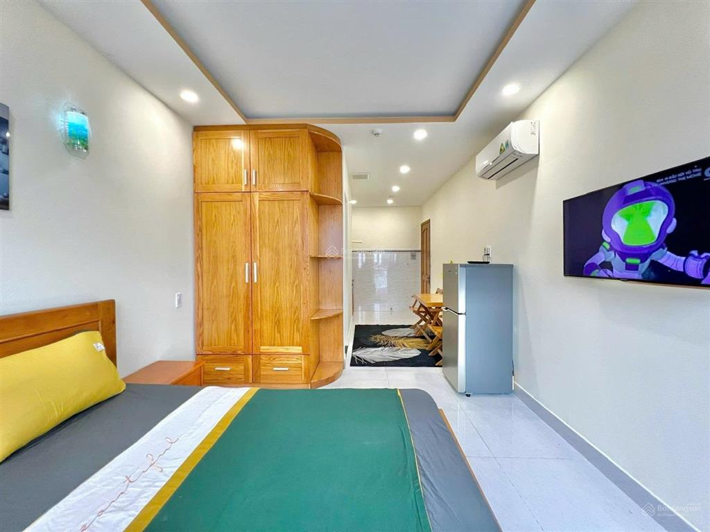 Căn hộ ban công thang máy quận 3 gần cầu lê văn sỹ, đại học sư phạm, vòng xoay dân chủ