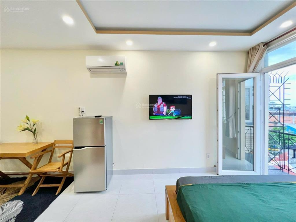 Căn hộ ban công thang máy quận 3 gần cầu lê văn sỹ, đại học sư phạm, vòng xoay dân chủ
