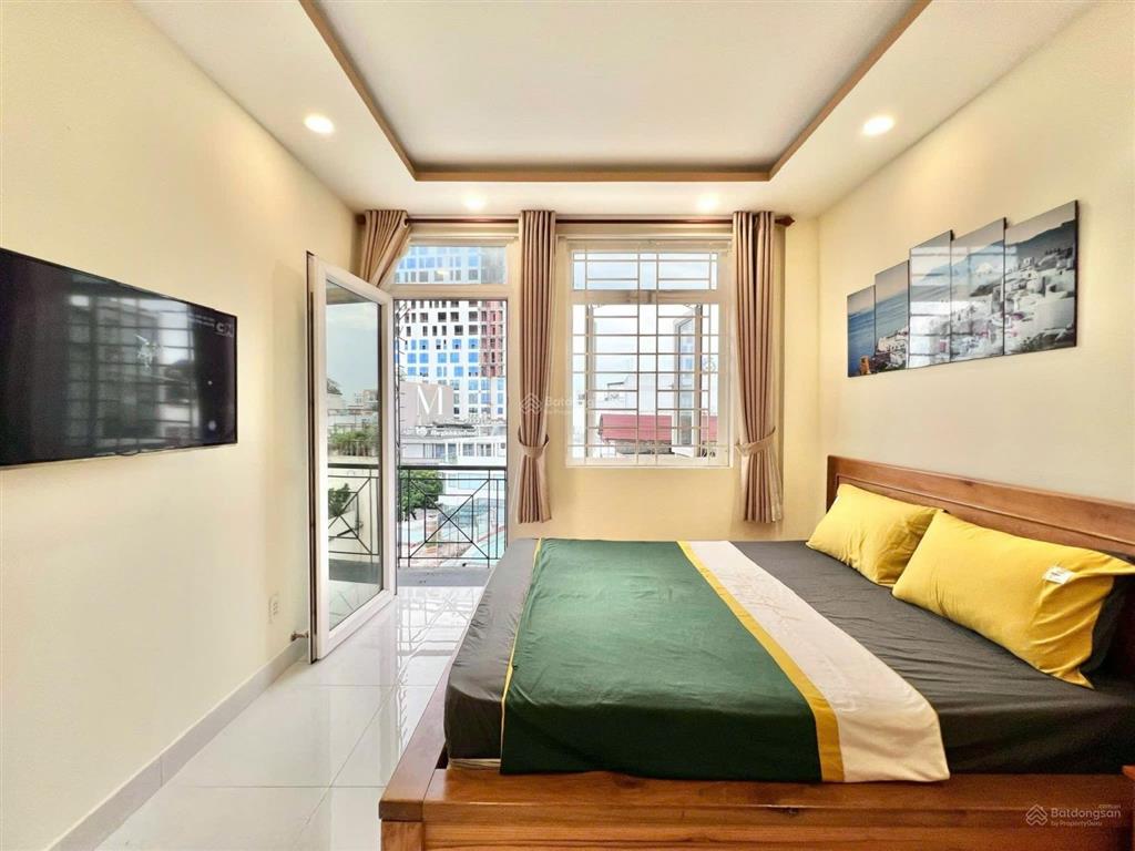 Căn hộ ban công thang máy quận 3 gần cầu lê văn sỹ, đại học sư phạm, vòng xoay dân chủ