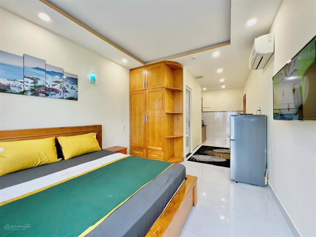 Căn hộ ban công thang máy quận 3 gần cầu lê văn sỹ, đại học sư phạm, vòng xoay dân chủ