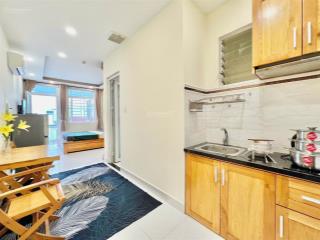 Căn hộ ban công thang máy quận 3 gần cầu lê văn sỹ, đại học sư phạm, vòng xoay dân chủ