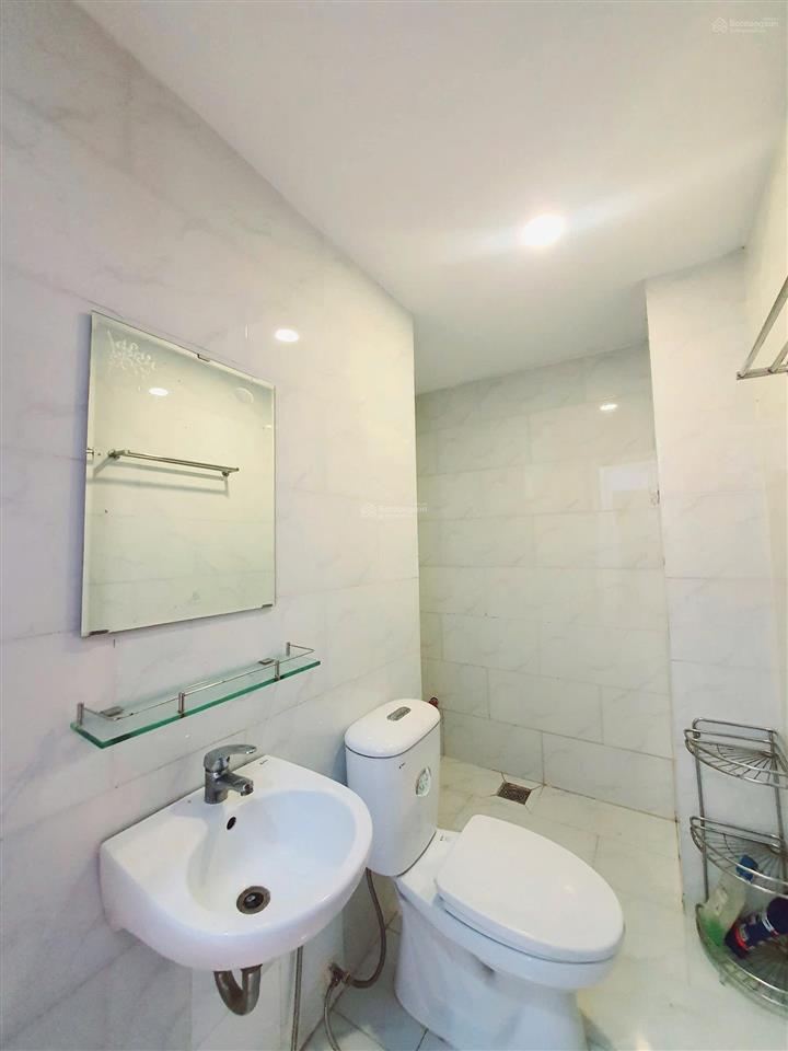 Căn hộ có ban công view bờ kè hoàng sa quận 3 gần cầu công lý, hồ con rùa, vòng xoay dân chủ