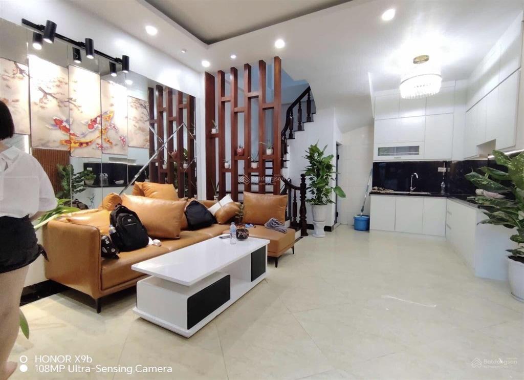 Bán nhà phố nguyễn lương bằng. dt 32m2/4 tầng. cách ô tô 30m. nhà đẹp. dân trí cao. giá 6,8 tỷ