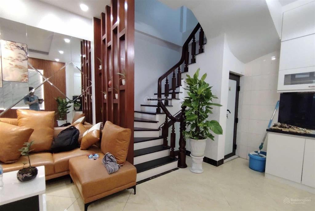 Bán nhà phố nguyễn lương bằng. dt 32m2/4 tầng. cách ô tô 30m. nhà đẹp. dân trí cao. giá 6,8 tỷ