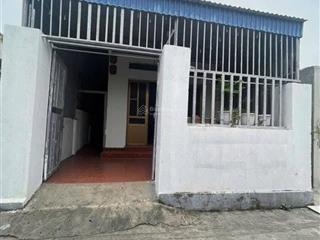 Chủ cần tiền gấp căn nhà cấp 4
dt 124m2 (5,5x23) ngang 5,5m