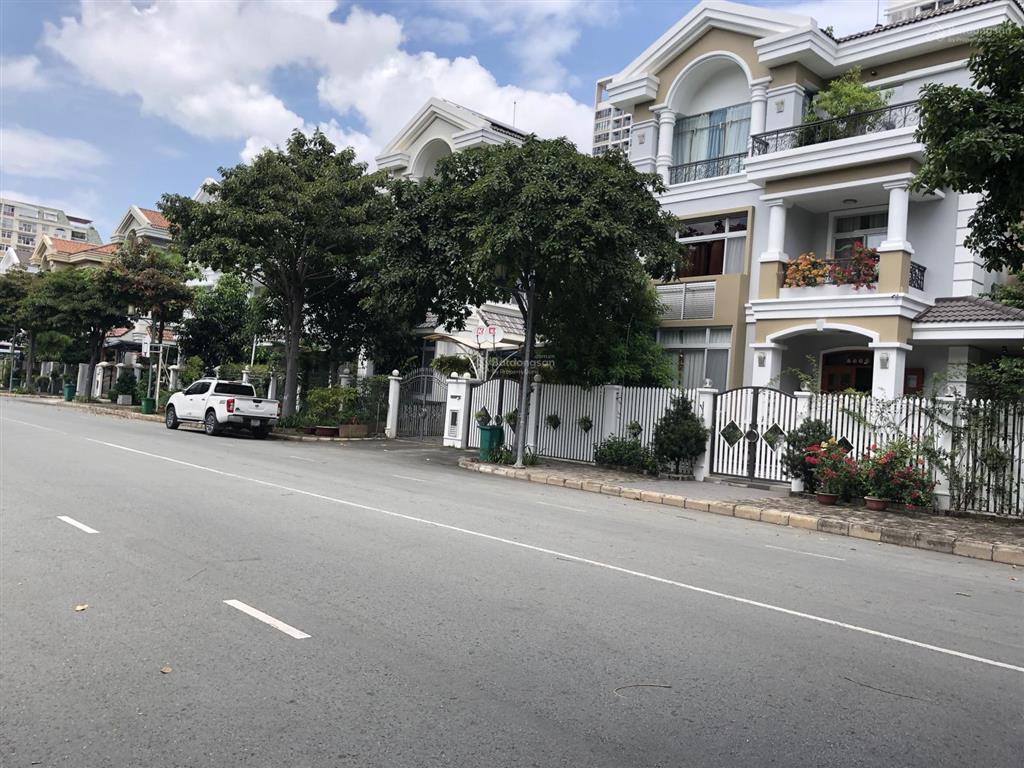 Bán nhà biệt thự đơn lập, phú mỹ hưng, quận 7, dt đất 275m2,giá 79,5 tỷ sh.0903 775 ***