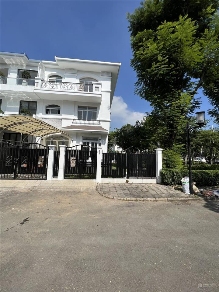 Bán nhà biệt thự song lập, phú mỹ hưng quận 7 diện tích đất 220m2 giá 60.5 tỷ. sổ hồng. 0903 775 ***