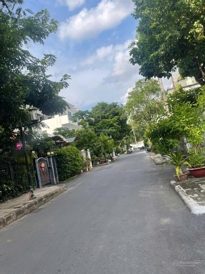 Bán nhà biệt thự song lập, phú mỹ hưng quận 7 diện tích đất 220m2 giá 60.5 tỷ. sổ hồng. 0903 775 ***