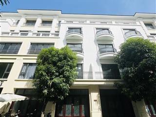 Còn duy nhất 1 căn san hô 65m giá tốt nhất của thị trường ạ
nhỉnh 10tỷ bao phí ạ sẵn sổ đỏ