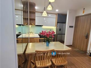 Bán căn 76m2 (2pn  2vs) giá 5 tỷ bao thuế phí. tầng đẹp  view đẹp  full nội thất  đã có sổ