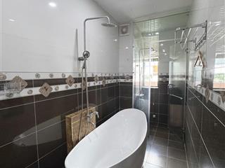 Bán nhà đường nội bộ đã vào full nội thất gần hồ bơi giá chỉ 6,05 tỷ ,  0906 549 *** sơn xem nhà