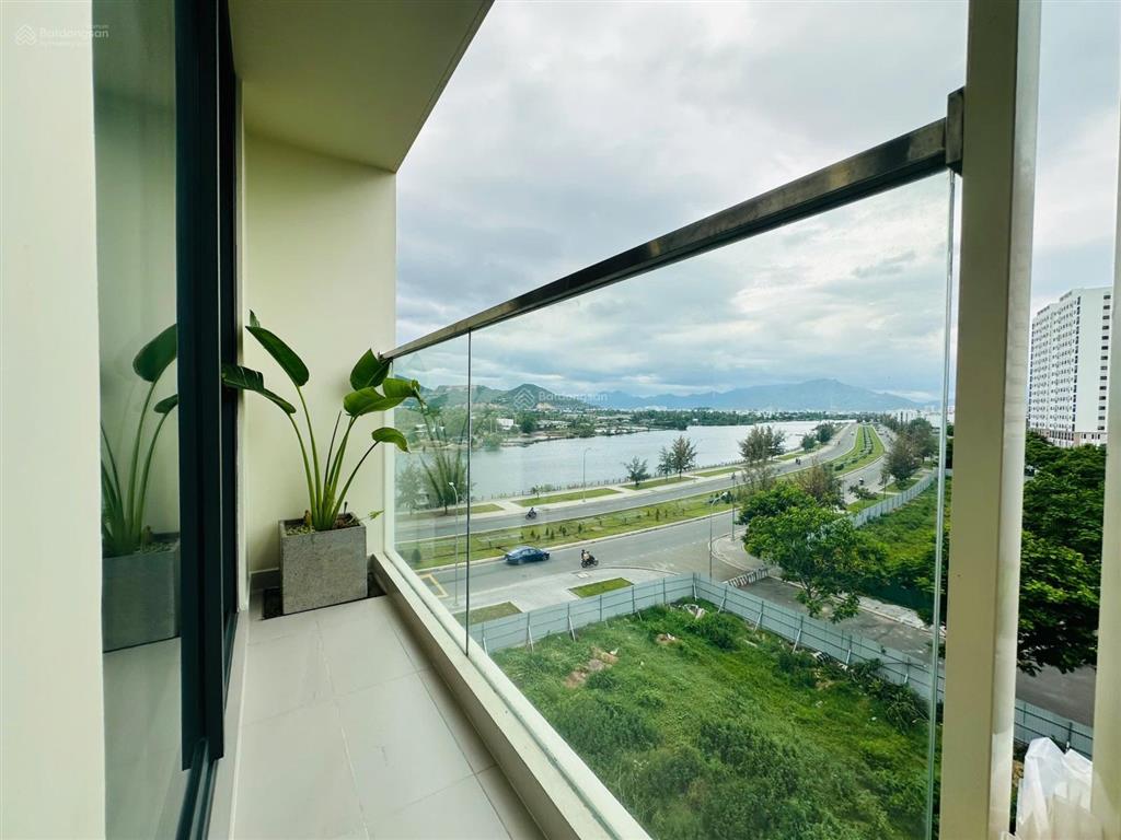 Hạ giá, bán căn góc, 2 pn, 2 wc, view sông, nội thất cao cấp, giá chỉ 4,6 tỷ,  0906 549 *** sơn