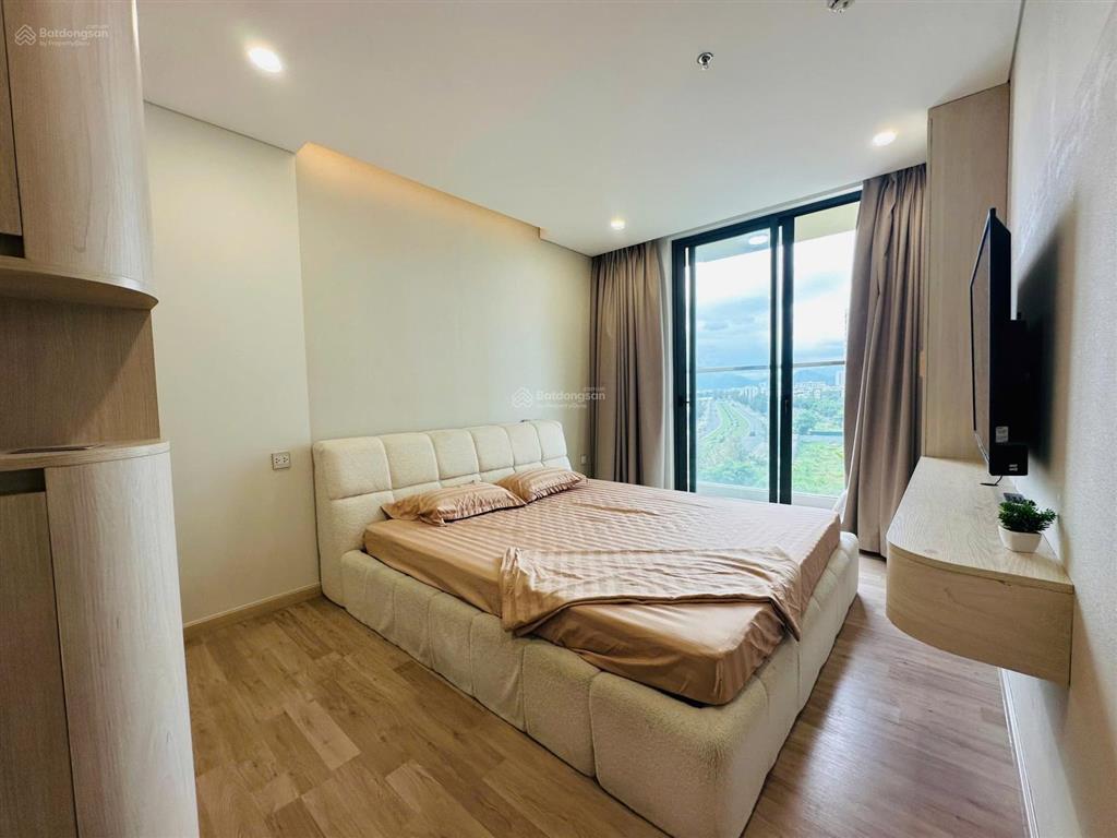 Hạ giá, bán căn góc, 2 pn, 2 wc, view sông, nội thất cao cấp, giá chỉ 4,6 tỷ,  0906 549 *** sơn