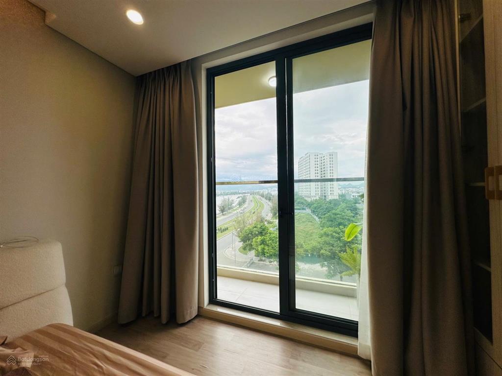 Hạ giá, bán căn góc, 2 pn, 2 wc, view sông, nội thất cao cấp, giá chỉ 4,6 tỷ,  0906 549 *** sơn