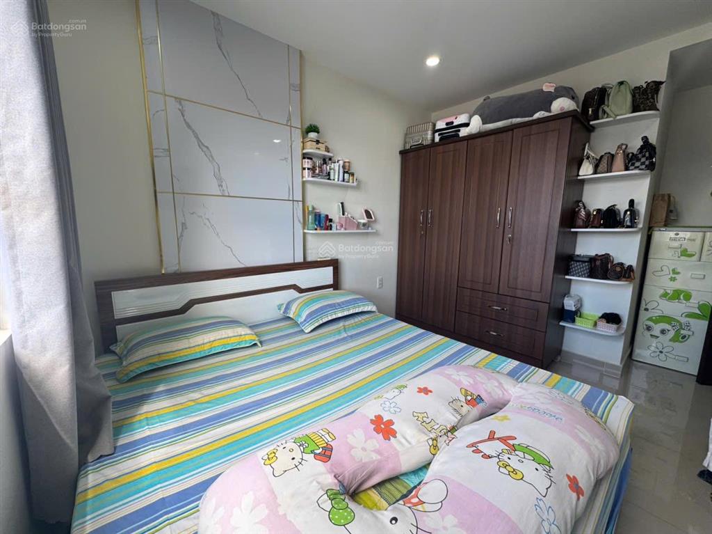 Bán căn 47,6 m2 , 2 pn , 1 wc , nội thất đẹp , bancol đông nam giá 2,7 tỷ ,  0906 549 *** sơn