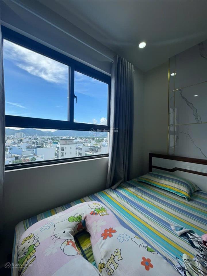 Bán căn 47,6 m2 , 2 pn , 1 wc , nội thất đẹp , bancol đông nam giá 2,7 tỷ ,  0906 549 *** sơn