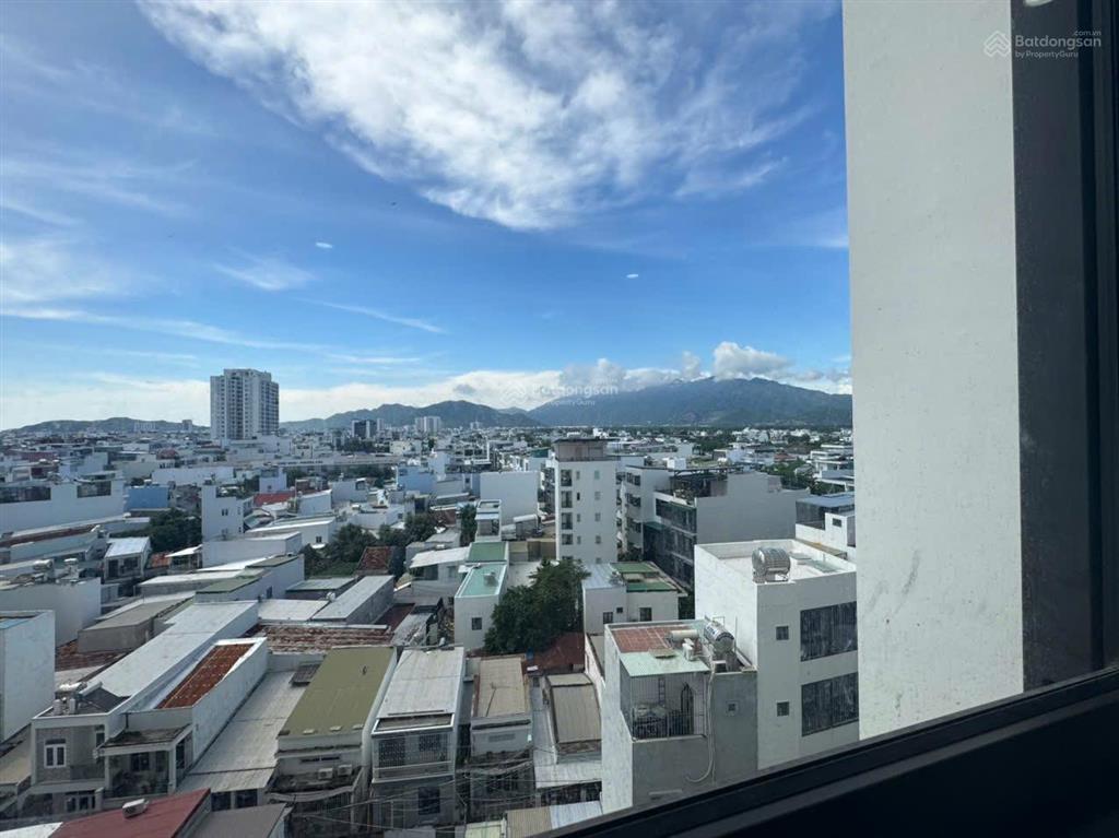 Bán căn 47,6 m2 , 2 pn , 1 wc , nội thất đẹp , bancol đông nam giá 2,7 tỷ ,  0906 549 *** sơn