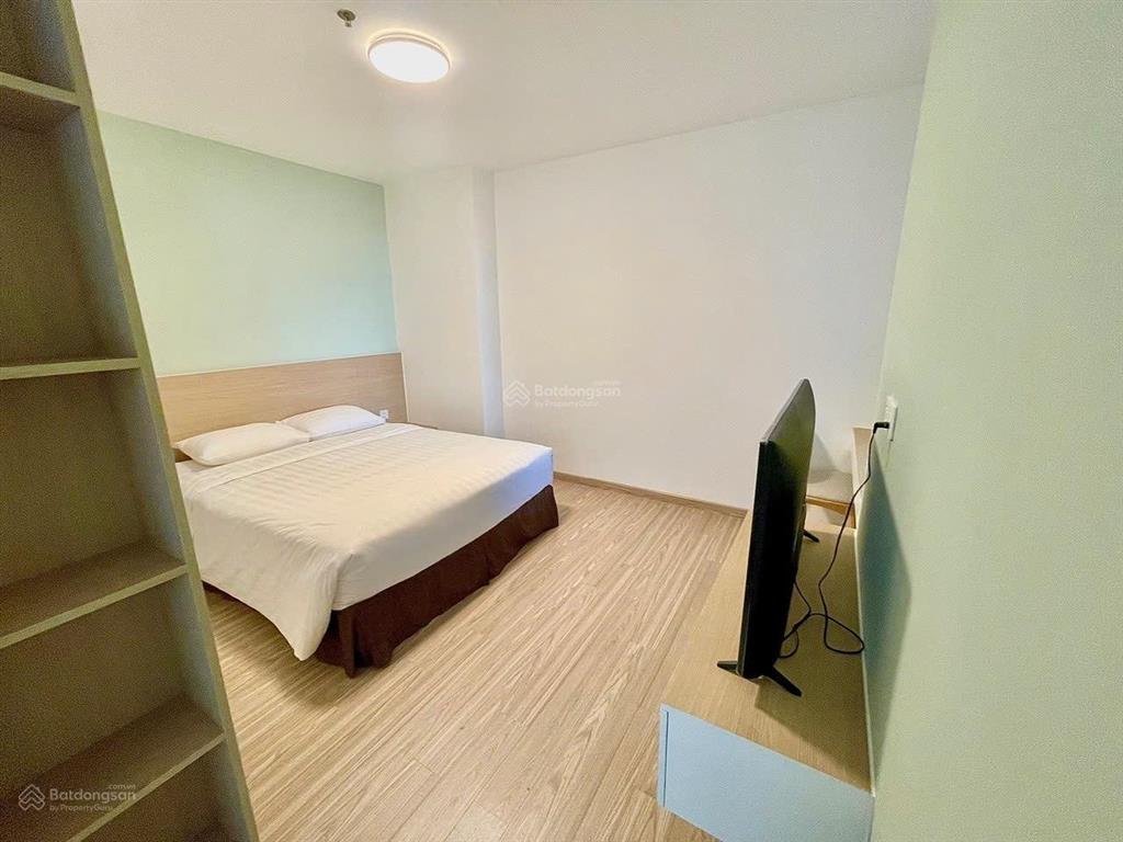 Căn 70 m2 , view sân bóng , nội thất đẹp , đã có sổ giá 3,95 tỷ ,  0906 549 *** sơn