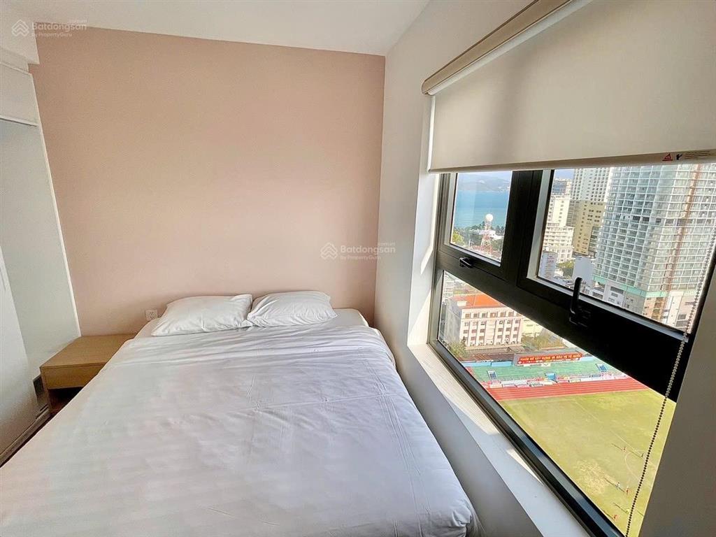 Căn 70 m2 , view sân bóng , nội thất đẹp , đã có sổ giá 3,95 tỷ ,  0906 549 *** sơn