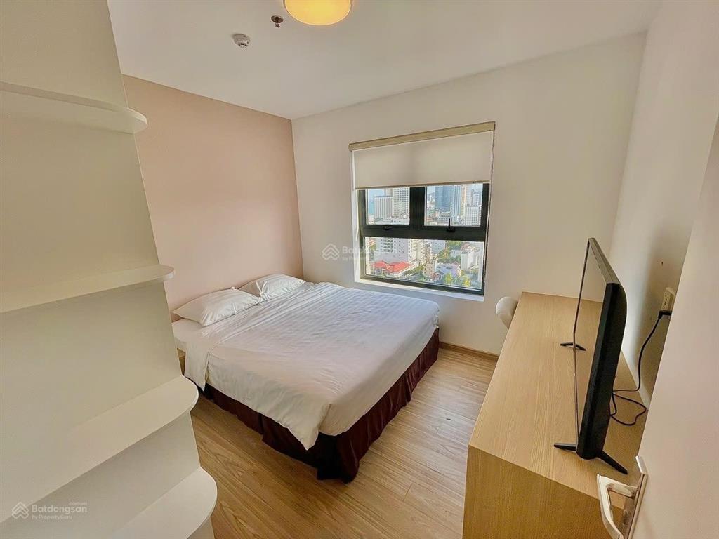 Căn 70 m2 , view sân bóng , nội thất đẹp , đã có sổ giá 3,95 tỷ ,  0906 549 *** sơn