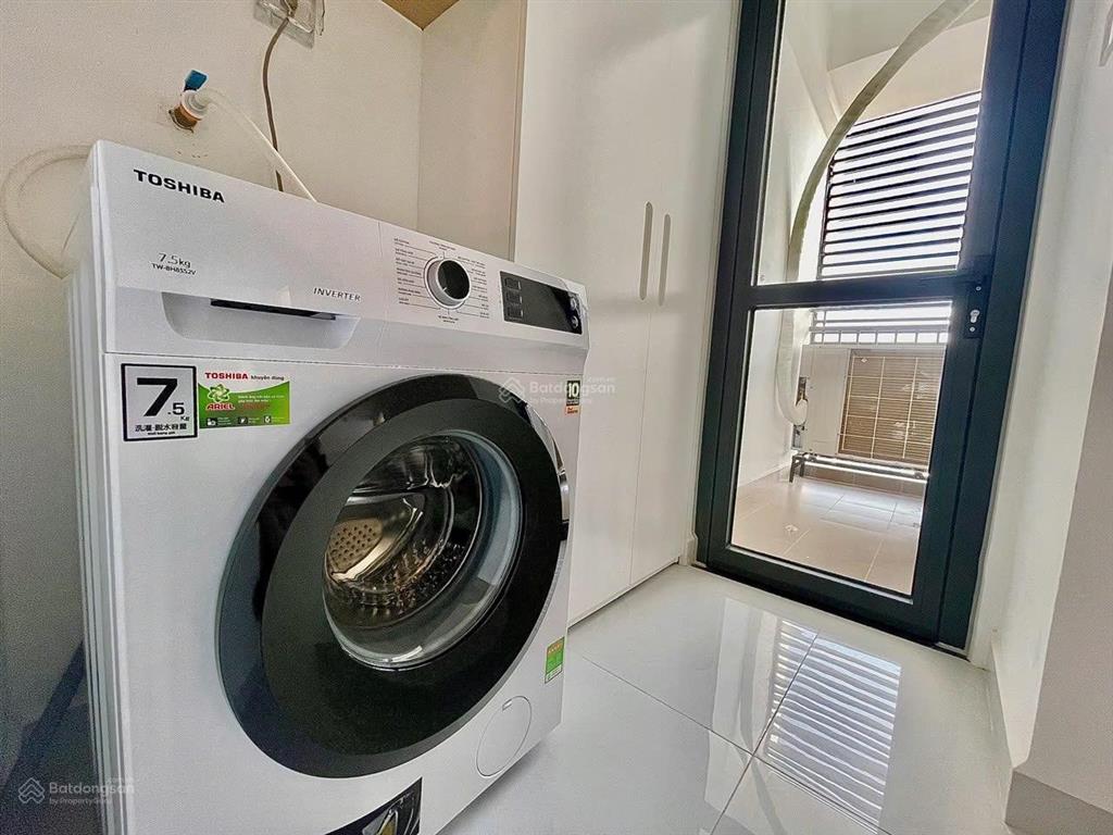 Căn 70 m2 , view sân bóng , nội thất đẹp , đã có sổ giá 3,95 tỷ ,  0906 549 *** sơn