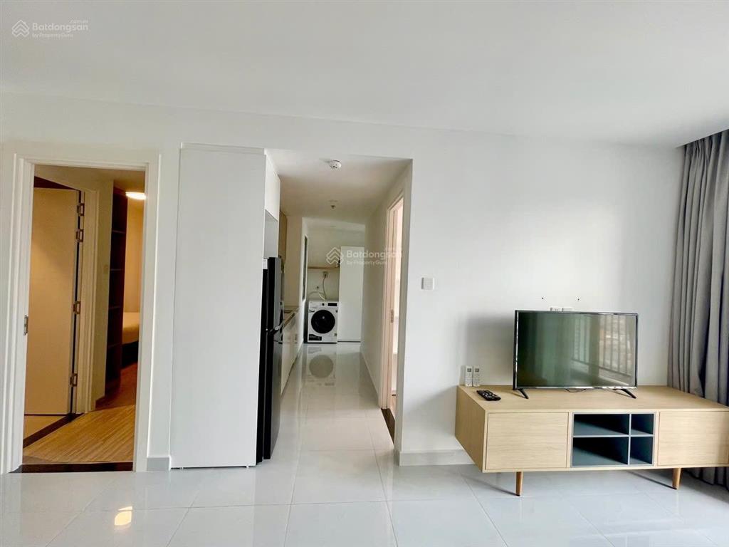 Căn 70 m2 , view sân bóng , nội thất đẹp , đã có sổ giá 3,95 tỷ ,  0906 549 *** sơn