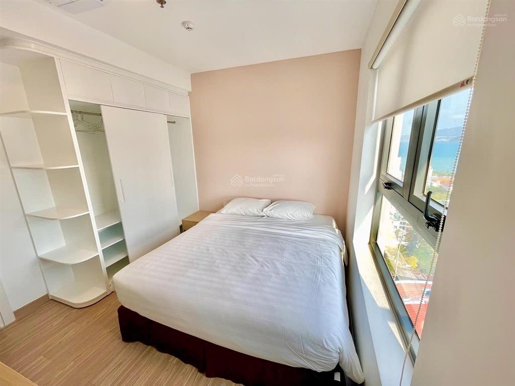 Căn 70 m2 , view sân bóng , nội thất đẹp , đã có sổ giá 3,95 tỷ ,  0906 549 *** sơn
