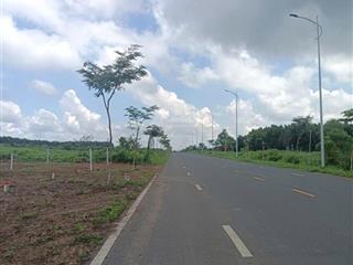 Anh 8 cần sang gấp 4 miếng đất trên mặt tiền đường huyện 32m để trả nợ cho con