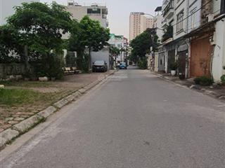 Chính chủ nhờ bán lô đất 36m2, oto 7 chỗ vào đất, 1 nhà ra oto tránh, xây nhà ở sướng