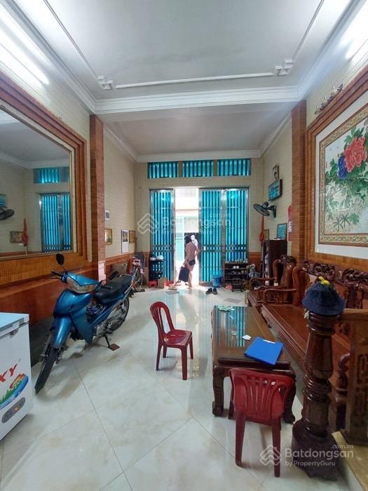 Bán nhà khu phân lô quân đội xuân la, dt47m, mt4,2m, gara ô tô 7 chỗ, kinh doanh.