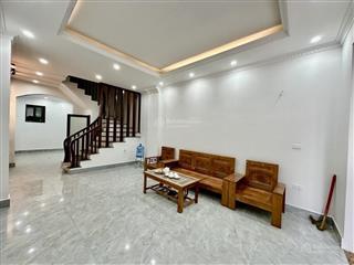 Bán nhà trần thái tông, dt45m, ô tô qua nhà, ngõ thông, gần phố, kinh doanh.