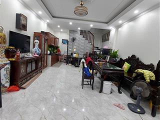 Bán nhà hoàng quốc việt, dt87m, mt7,4m, lô góc 3 thoáng, ô tô tránh, kinh doanh.