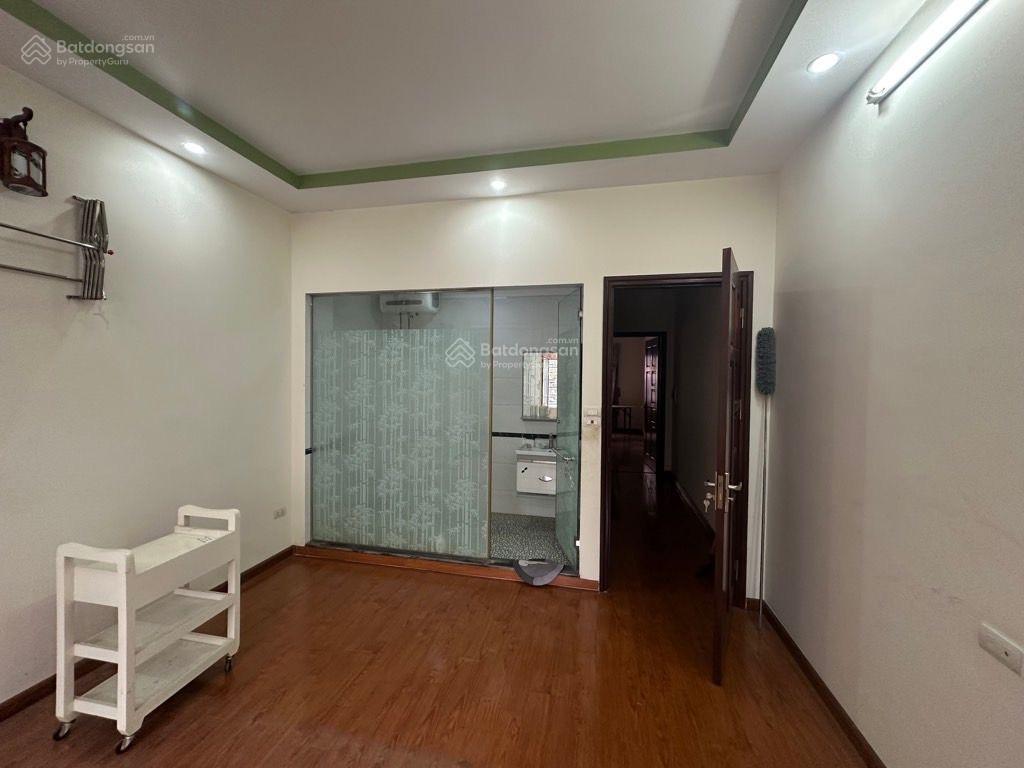 Bán nhà hoàng quốc việt, dt55m, phân lô, ô tô tránh, sát phố, kinh doanh.
