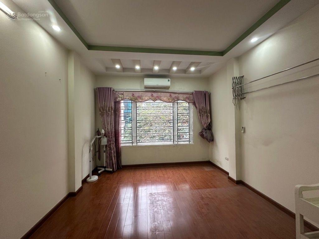 Bán nhà hoàng quốc việt, dt55m, phân lô, ô tô tránh, sát phố, kinh doanh.