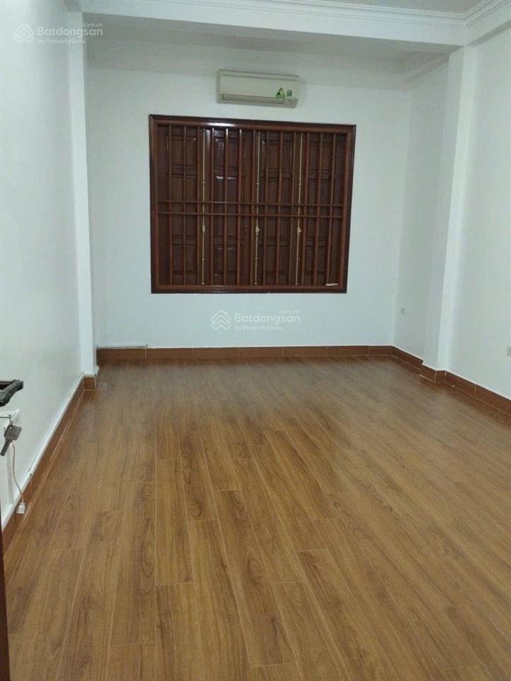 Bán nhà trung kính, dt 65m2, nhà đẹp dân xây, gần ô tô, gần phố