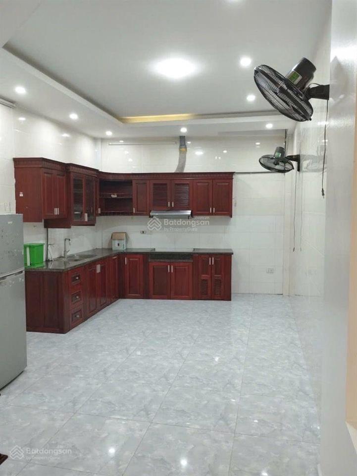Bán nhà trung kính, dt 65m2, nhà đẹp dân xây, gần ô tô, gần phố