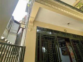 Bán nhà tôn đức thắngngay ngã 6 ô chợ dừa5 tầng dân xâylô góc30m ra mặt phố.