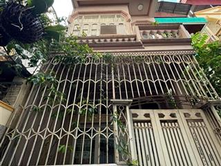 Bán nhà hào namdân xâytrước nhà thoáng sángdiện tích rộnggần hồtrung tâm đi đâu cũng tiện