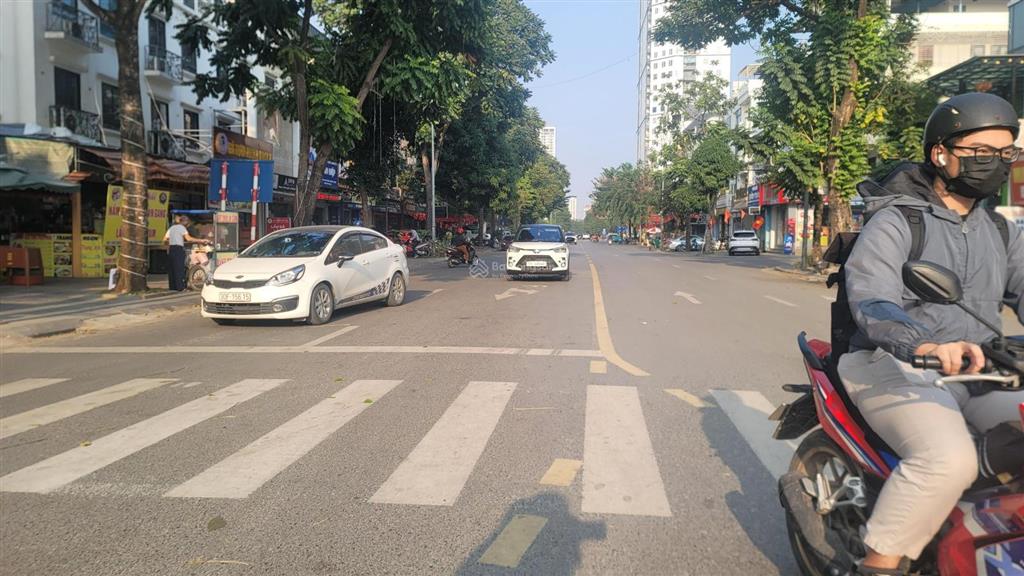 Bán biệt thự văn phú, hà đông 220m2, nhà đẹp đẳng cấp giới thượng lưu chỉ hơn 30 tỷ